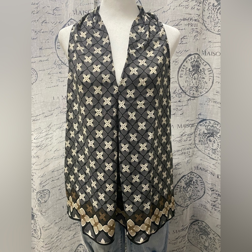 MAX STUDIO | Geometric Sleeveless Halter Top V-neck Blouse - Picture 2 of 7
